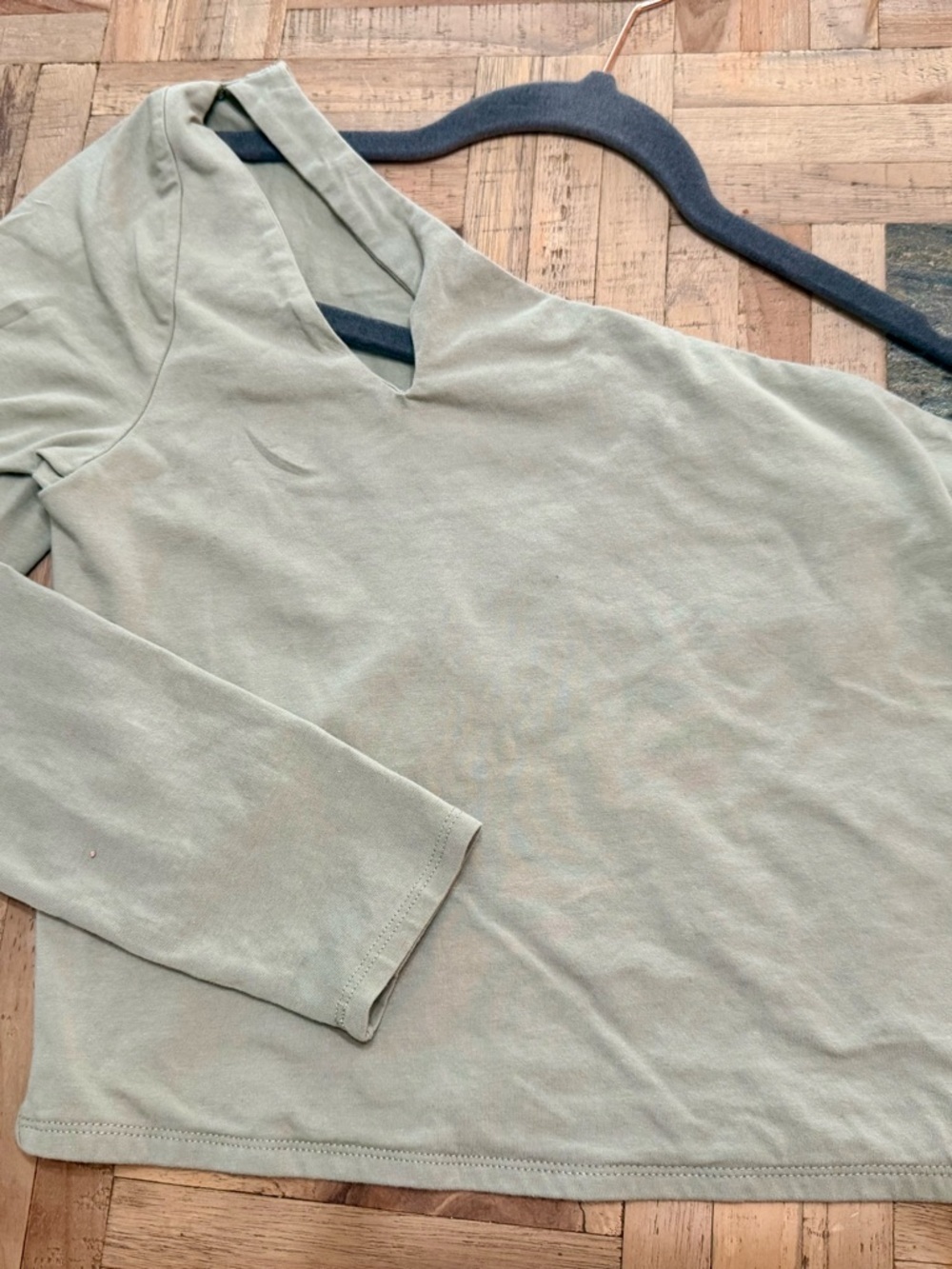 💥Abercrombie & Fitch softAF Asymmetrical Cutout Top - Sage Green